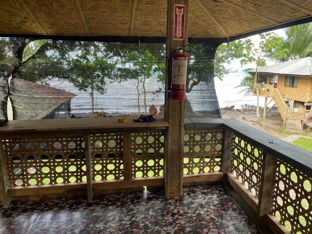 مبيت وإفطار مامباجاو Borbon'S Treehouse By The Sea المظهر الخارجي الصورة