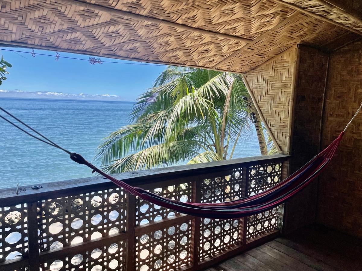 مبيت وإفطار مامباجاو Borbon'S Treehouse By The Sea المظهر الخارجي الصورة