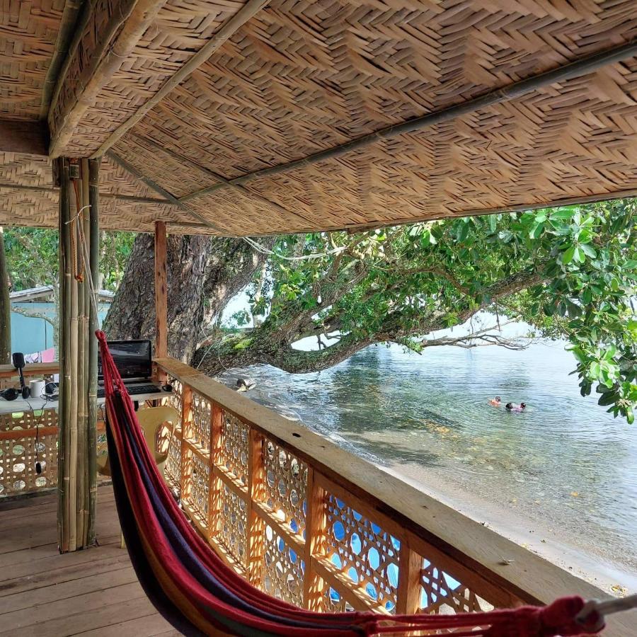 مبيت وإفطار مامباجاو Borbon'S Treehouse By The Sea المظهر الخارجي الصورة