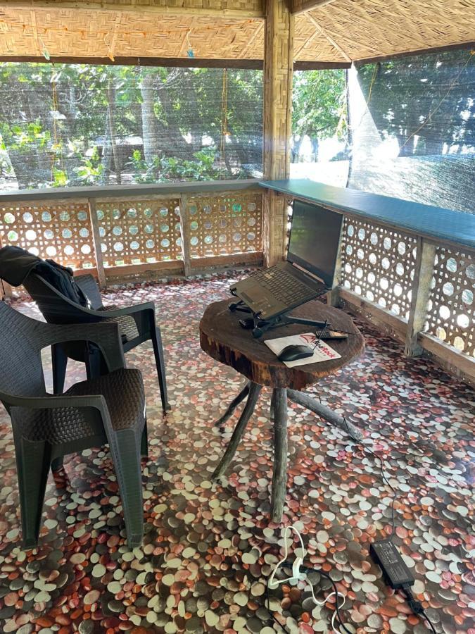 مبيت وإفطار مامباجاو Borbon'S Treehouse By The Sea المظهر الخارجي الصورة