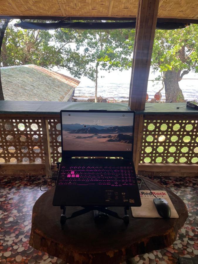 مبيت وإفطار مامباجاو Borbon'S Treehouse By The Sea المظهر الخارجي الصورة