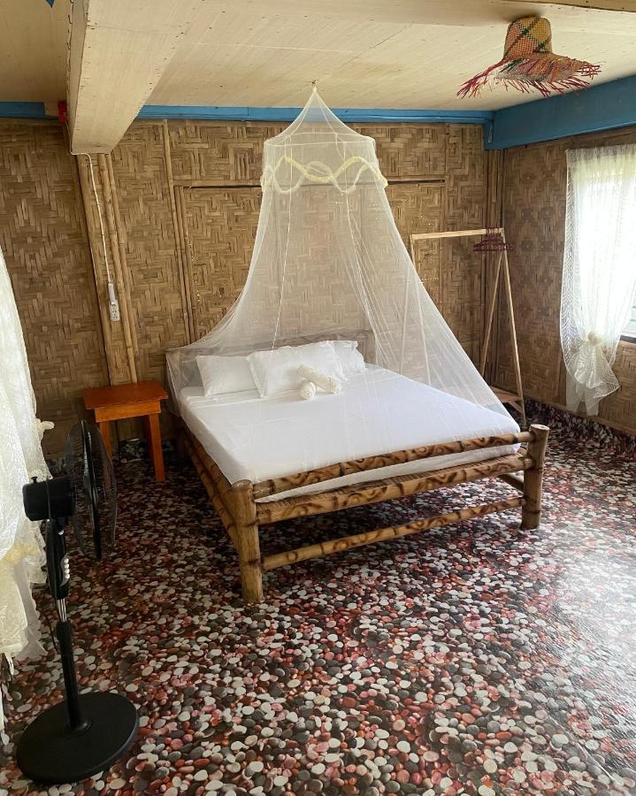 مبيت وإفطار مامباجاو Borbon'S Treehouse By The Sea المظهر الخارجي الصورة