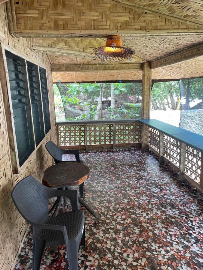 مبيت وإفطار مامباجاو Borbon'S Treehouse By The Sea المظهر الخارجي الصورة