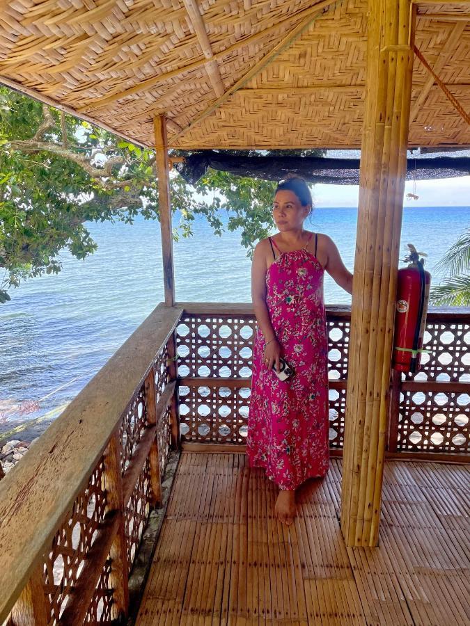 مبيت وإفطار مامباجاو Borbon'S Treehouse By The Sea المظهر الخارجي الصورة