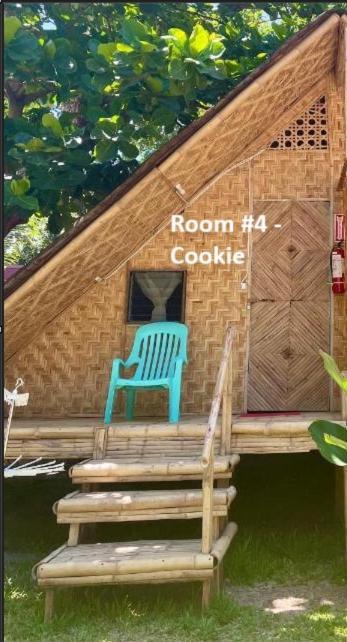 مبيت وإفطار مامباجاو Borbon'S Treehouse By The Sea المظهر الخارجي الصورة