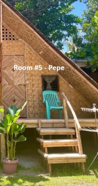 مبيت وإفطار مامباجاو Borbon'S Treehouse By The Sea المظهر الخارجي الصورة
